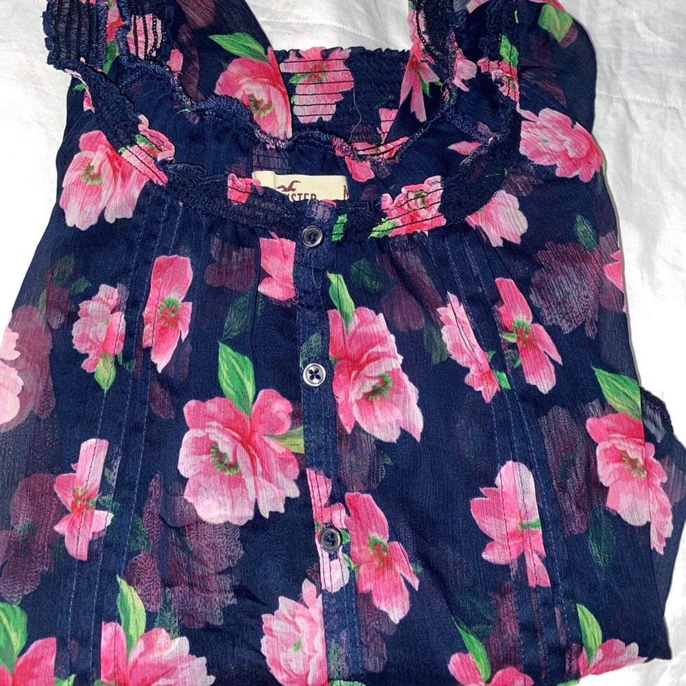 Hollister flower shirt size medium